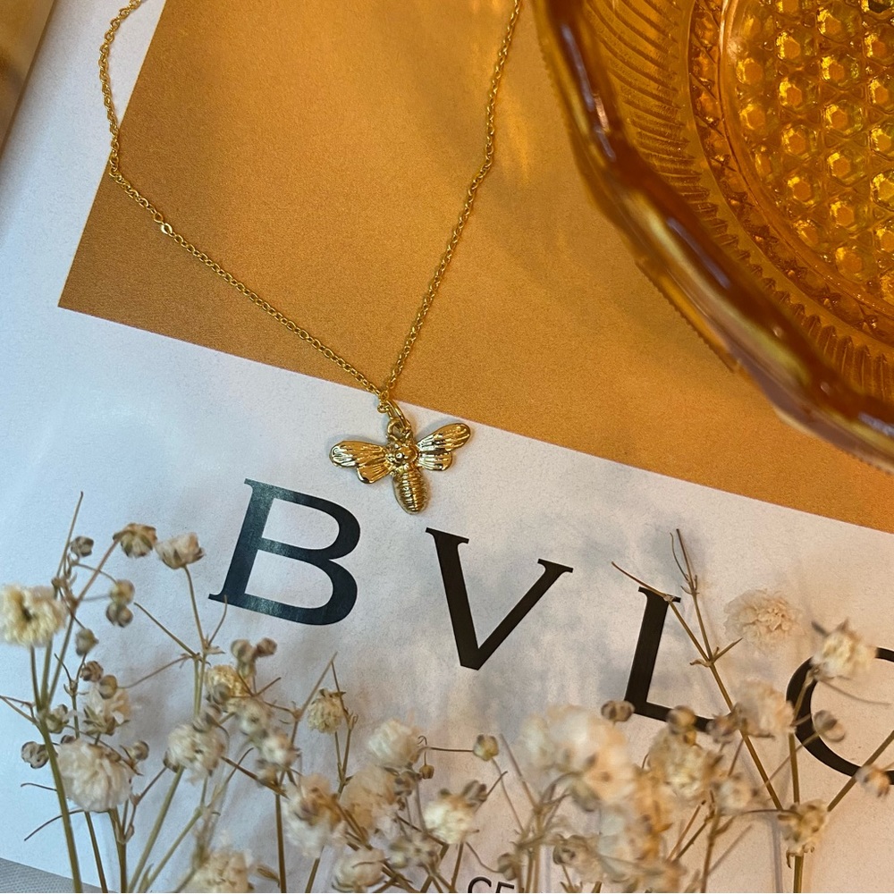 Handmade Bumblebee Gold Necklace - Picture 1 of 1